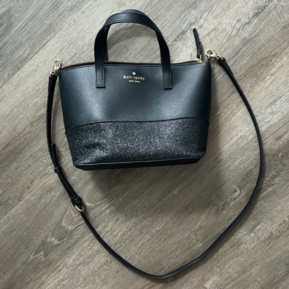 Small black glitter Kate Spade crossbody bag 🖤